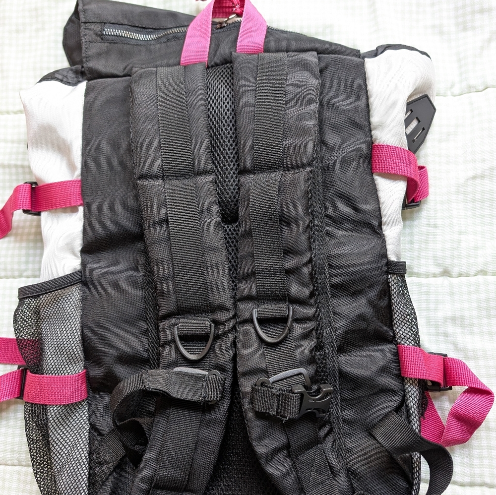 Gerry Colorblock Hiking Backpack – Retro Outdoor Pack in Good Condition - Picture 5 of 8